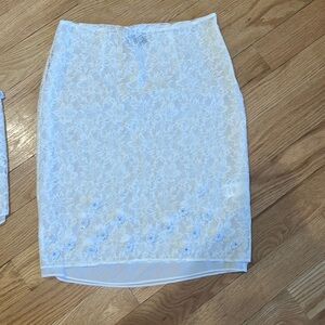 Majorelle Sz M white lace embillshed skirt never worn